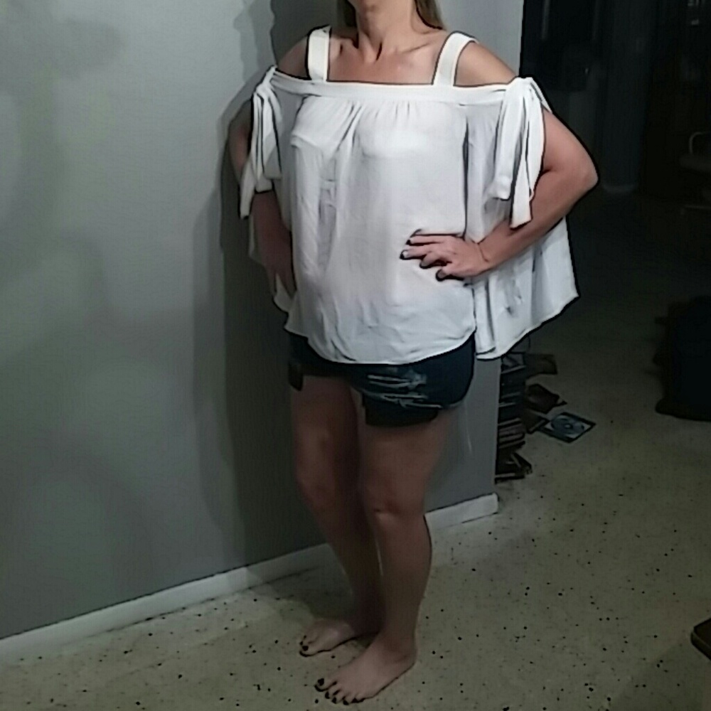 BCBG MAX AZRIA top